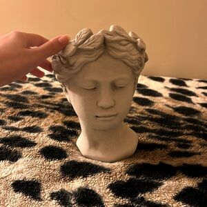 Decor and vase for your flowers 🤍🌷